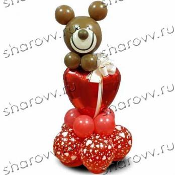 Фигура из шаров Влюбленный мишка