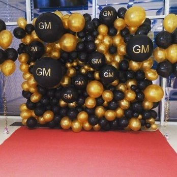 Фотозона из шаров Стена бренда